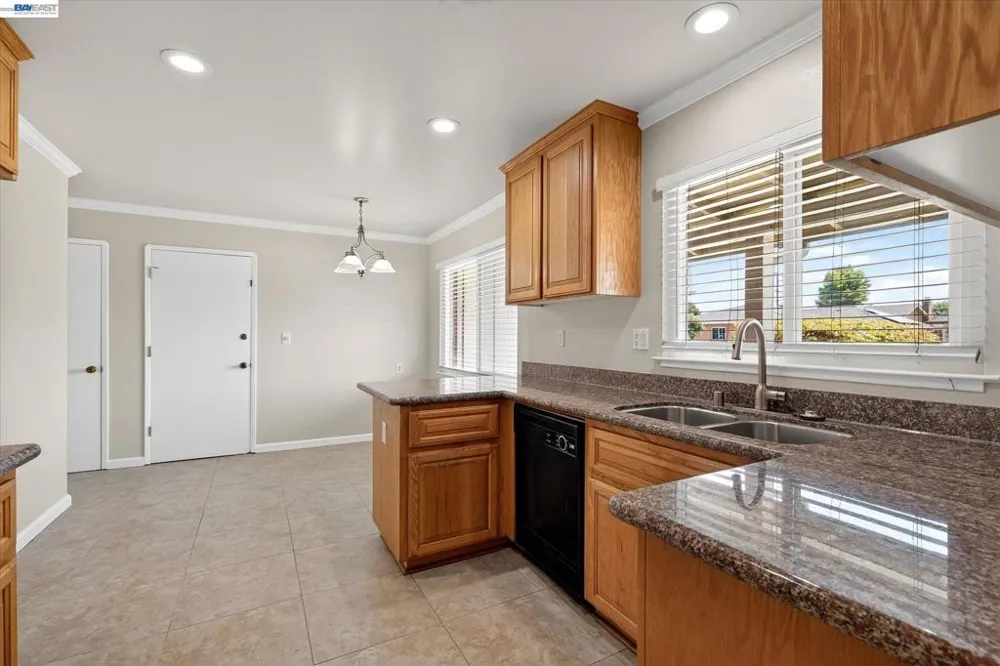 5279 Eggers Dr Fremont, CA 94536