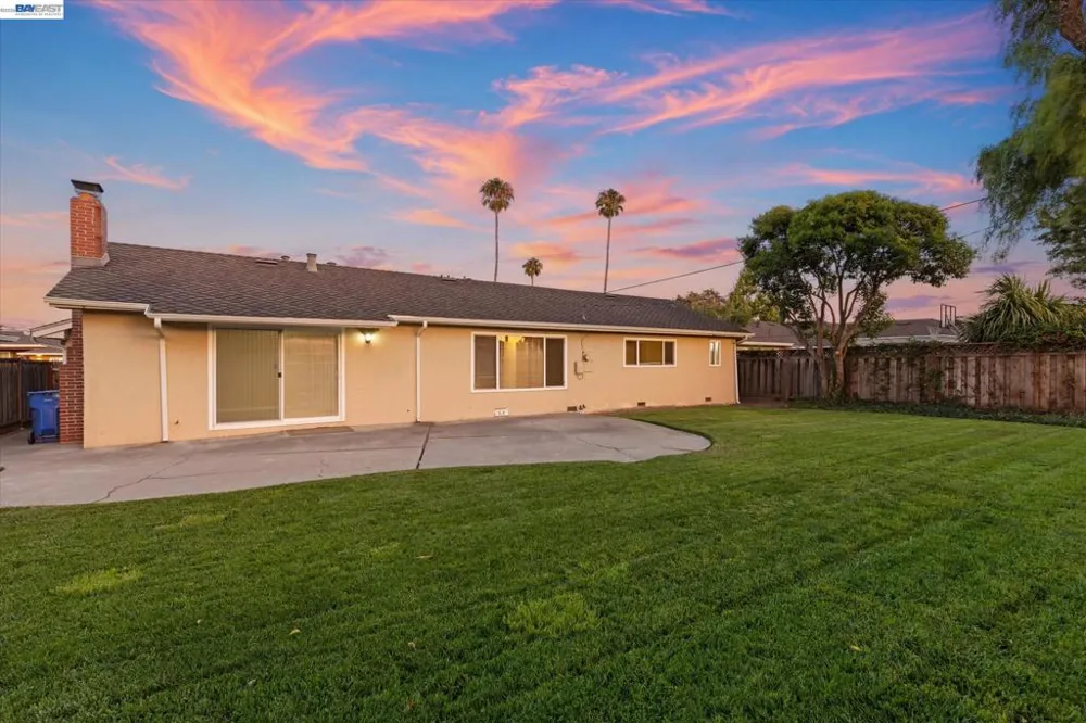 5279 Eggers Dr Fremont, CA 94536