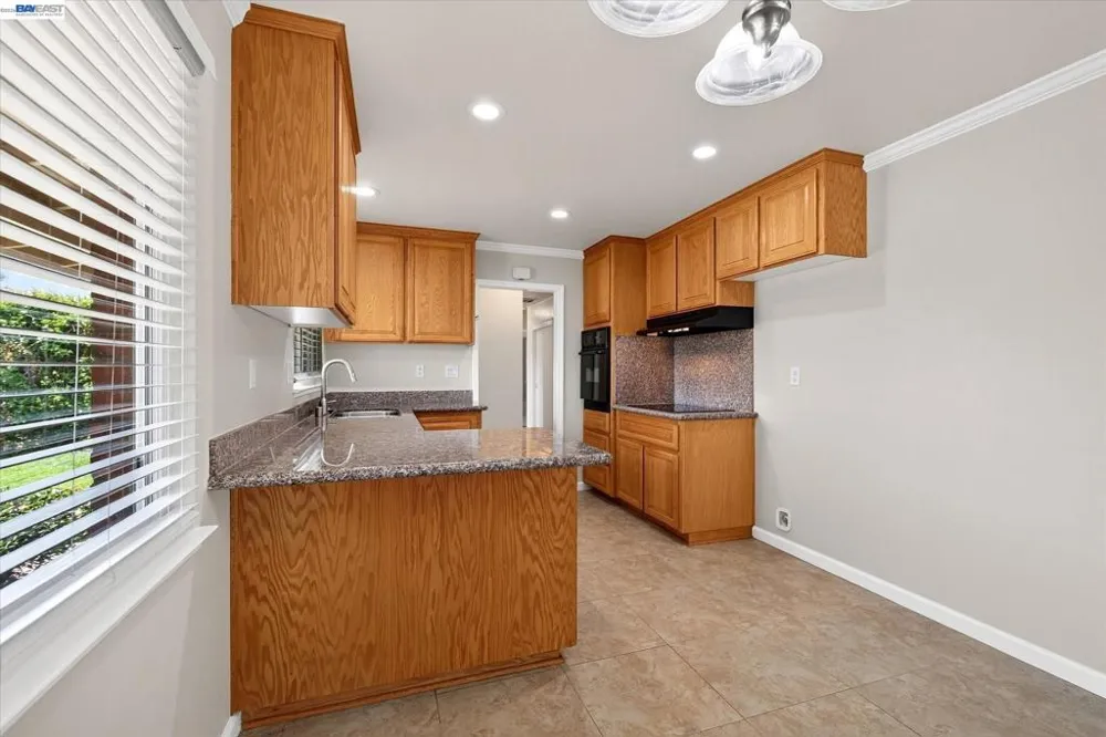 5279 Eggers Dr Fremont, CA 94536