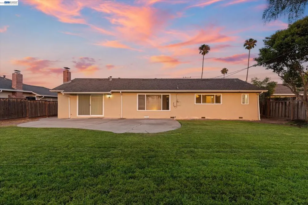 5279 Eggers Dr Fremont, CA 94536