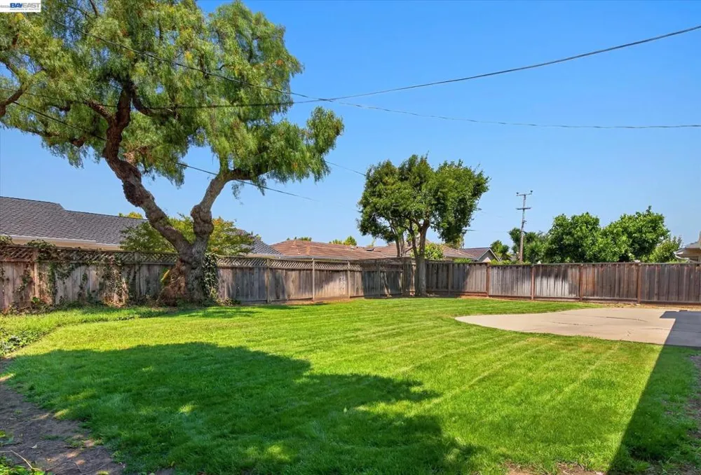 5279 Eggers Dr Fremont, CA 94536