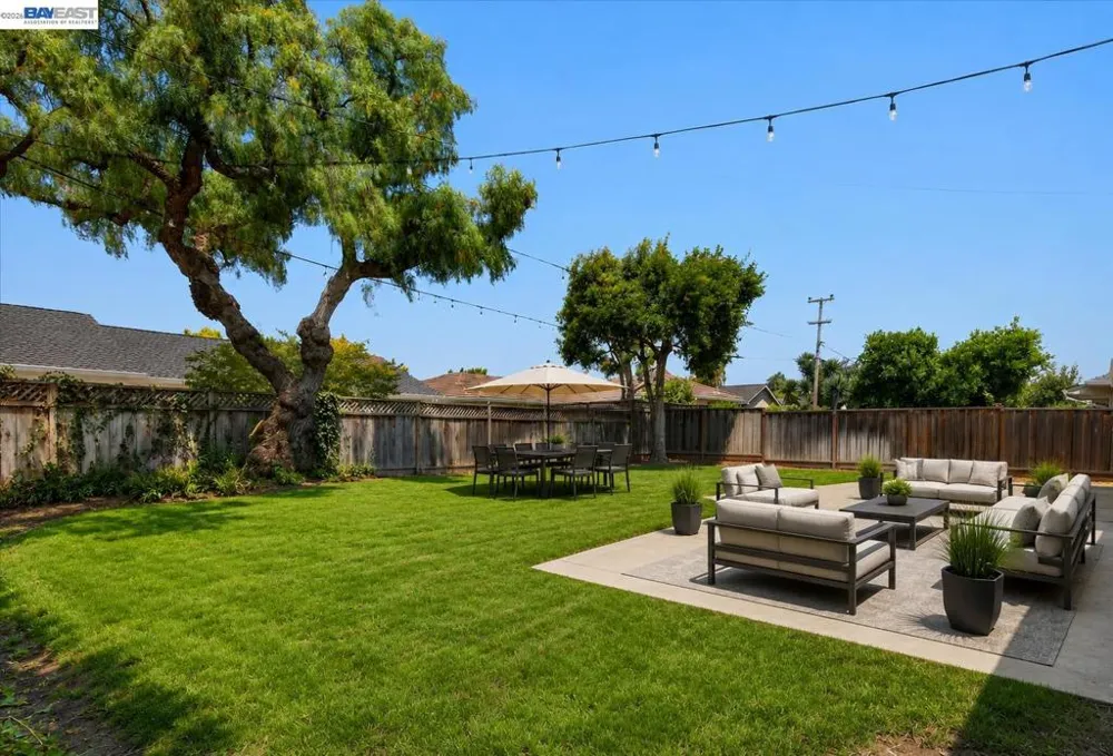 5279 Eggers Dr Fremont, CA 94536