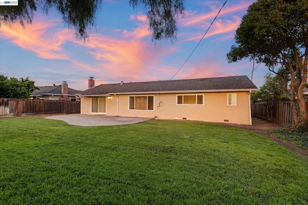 5279 Eggers Dr Fremont, CA 94536