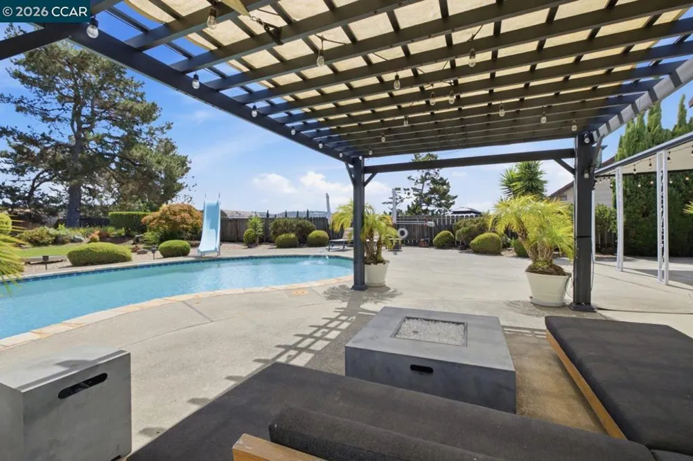 824 Coral Dr Rodeo, CA 94572