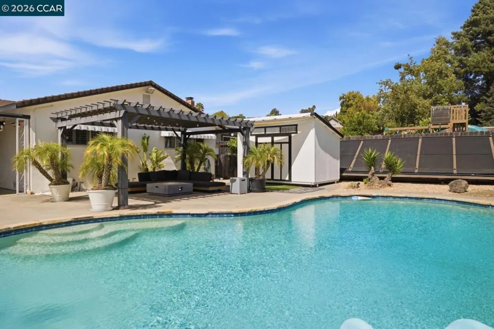 824 Coral Dr Rodeo, CA 94572
