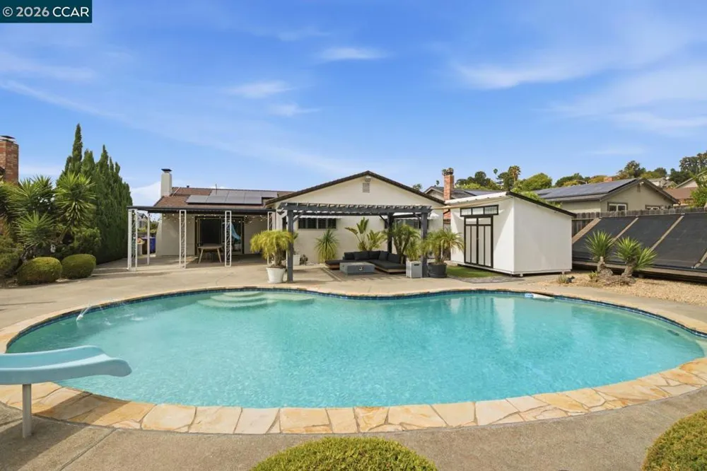 824 Coral Dr Rodeo, CA 94572
