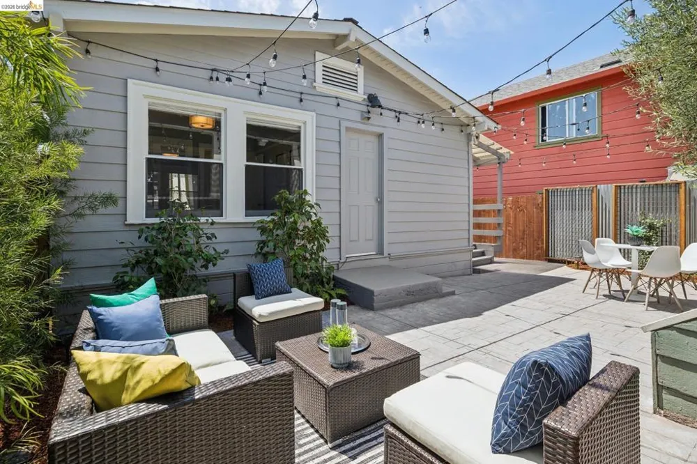 870 43Rd St Oakland, CA 94608
