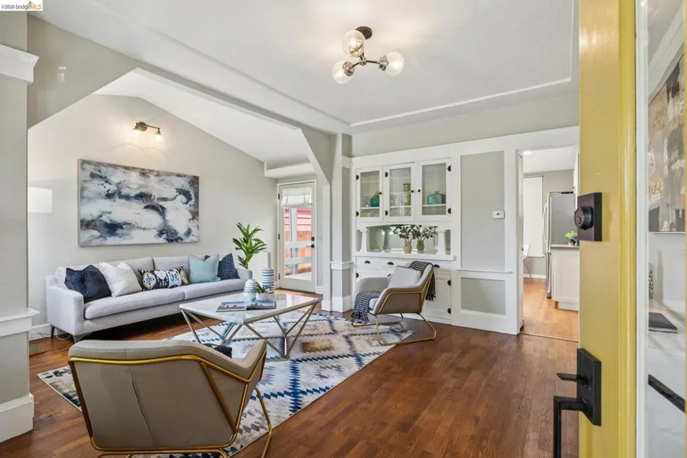 870 43Rd St Oakland, CA 94608