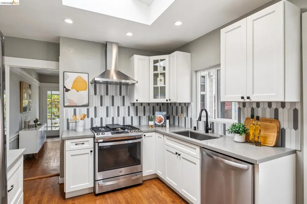 870 43Rd St Oakland, CA 94608