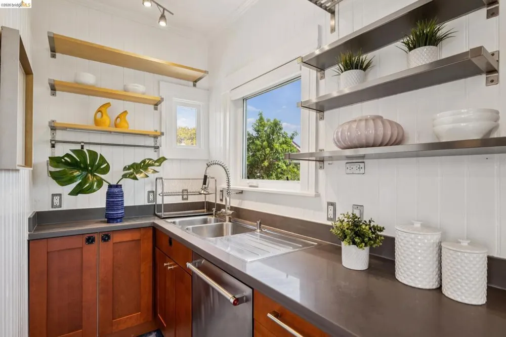 870 43Rd St Oakland, CA 94608