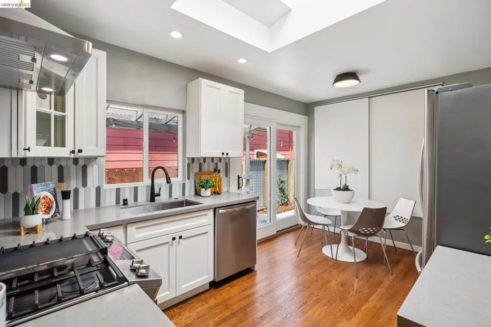 870 43Rd St Oakland, CA 94608