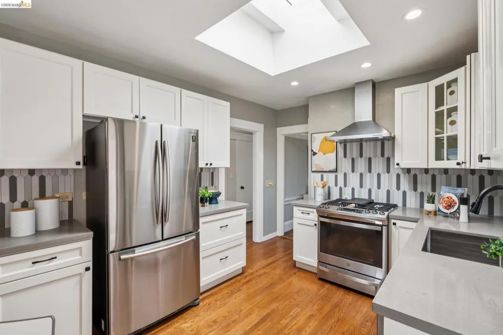 870 43Rd St Oakland, CA 94608