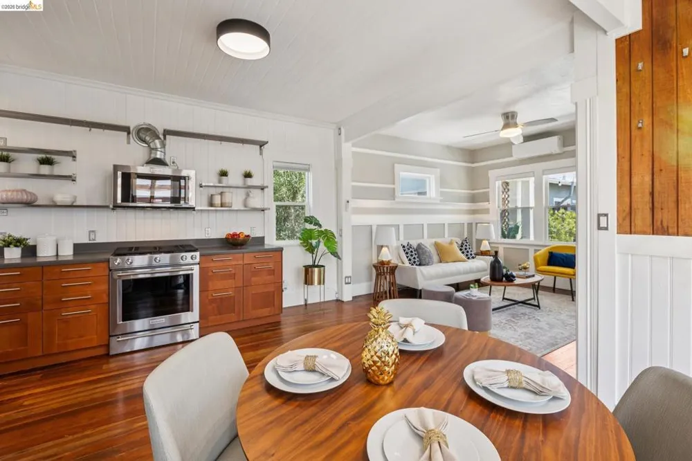870 43Rd St Oakland, CA 94608