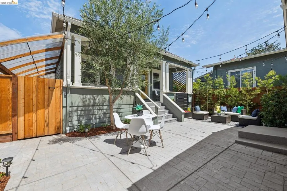 870 43Rd St Oakland, CA 94608