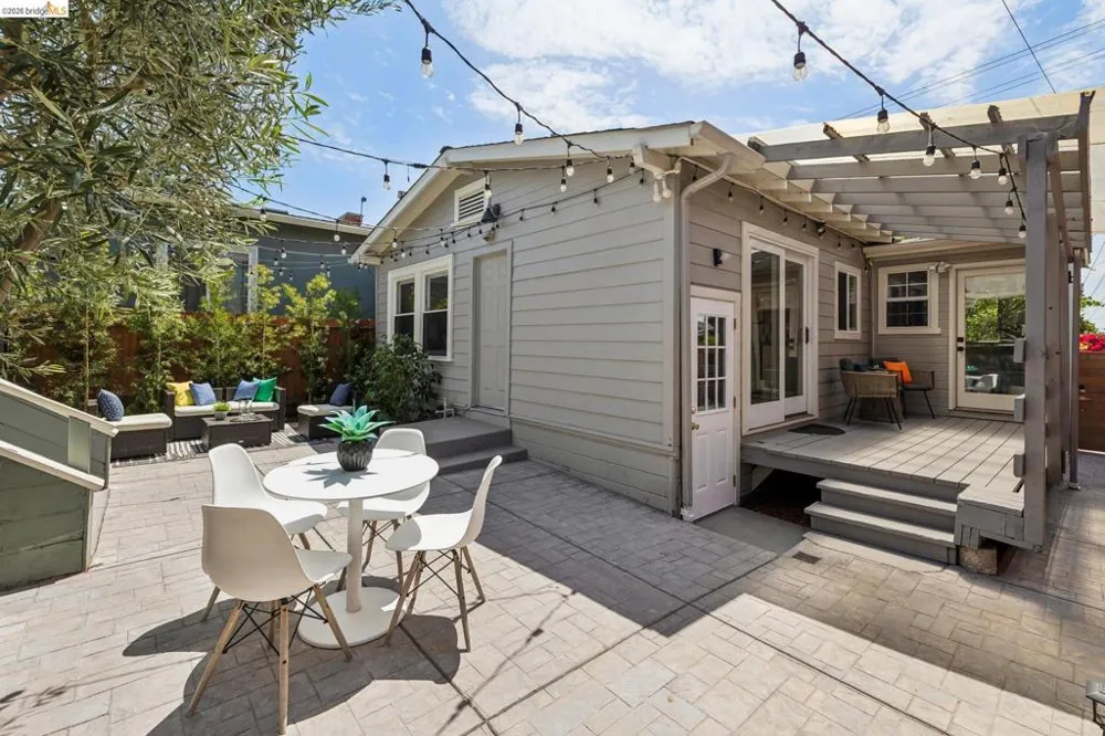 870 43Rd St Oakland, CA 94608