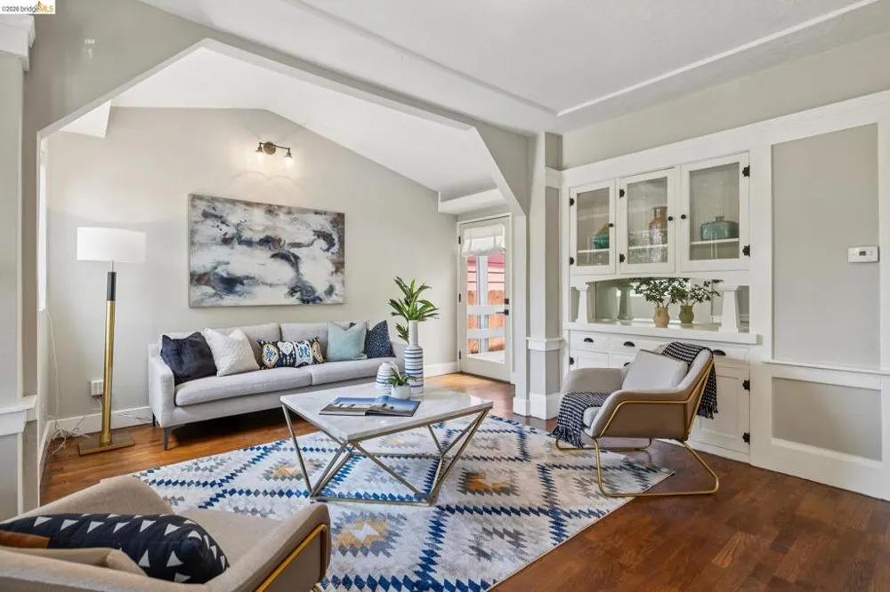 870 43Rd St Oakland, CA 94608