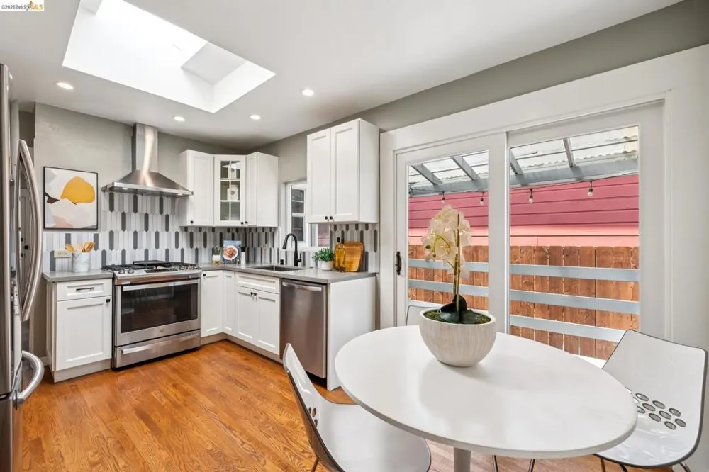 870 43Rd St Oakland, CA 94608