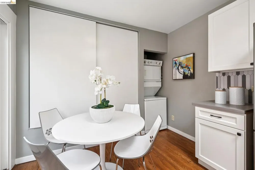 870 43Rd St Oakland, CA 94608