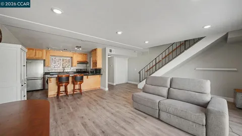 2426 Lincoln Ave #J