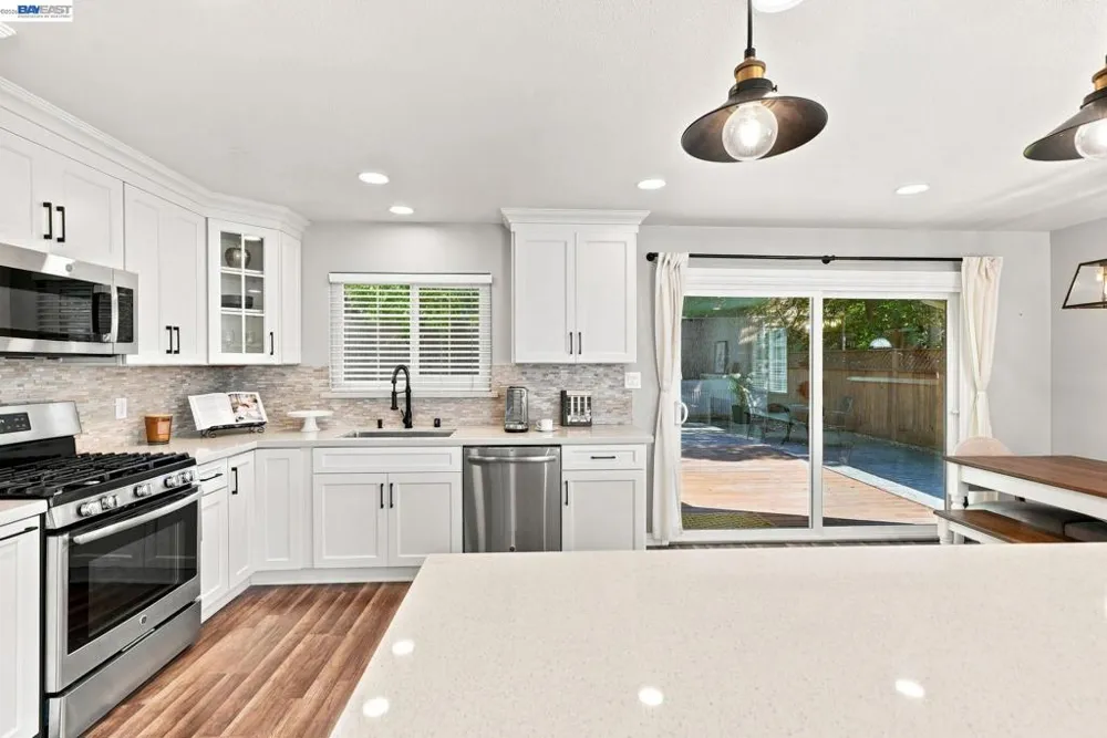 2748 Cryer St Hayward, CA 94545
