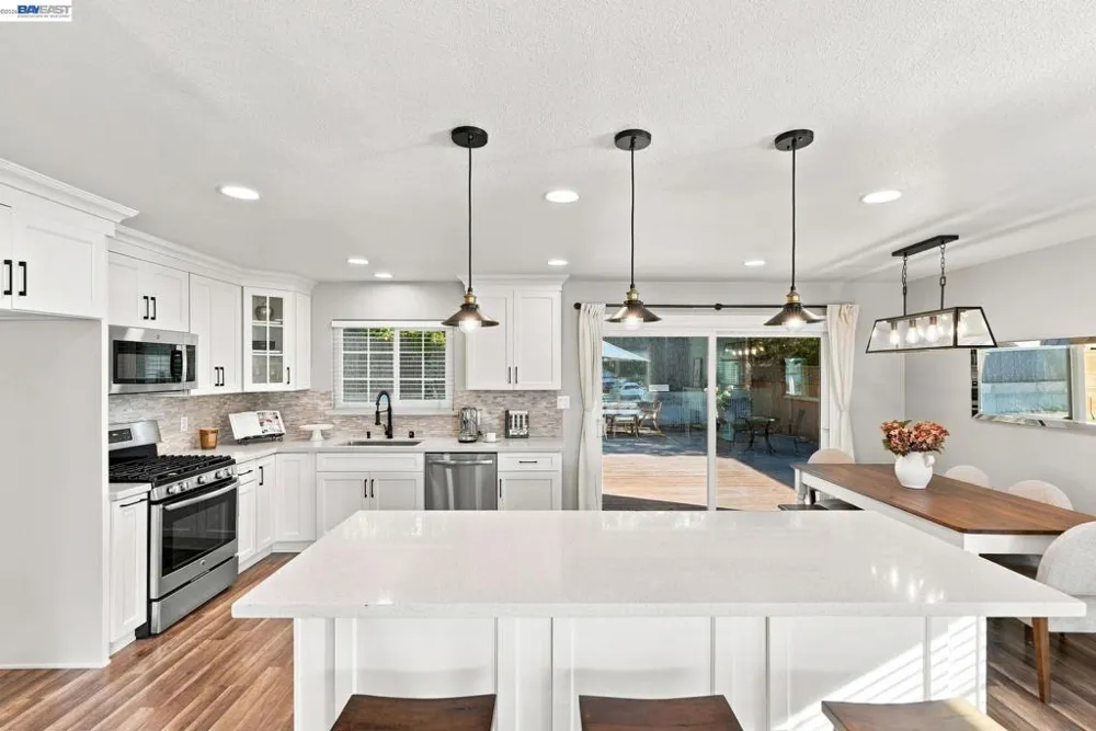 2748 Cryer St Hayward, CA 94545