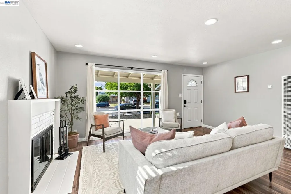 2748 Cryer St Hayward, CA 94545