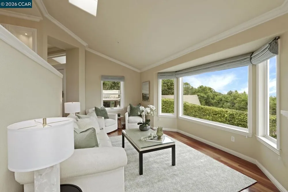 87 Claremont Ave Orinda, CA 94563