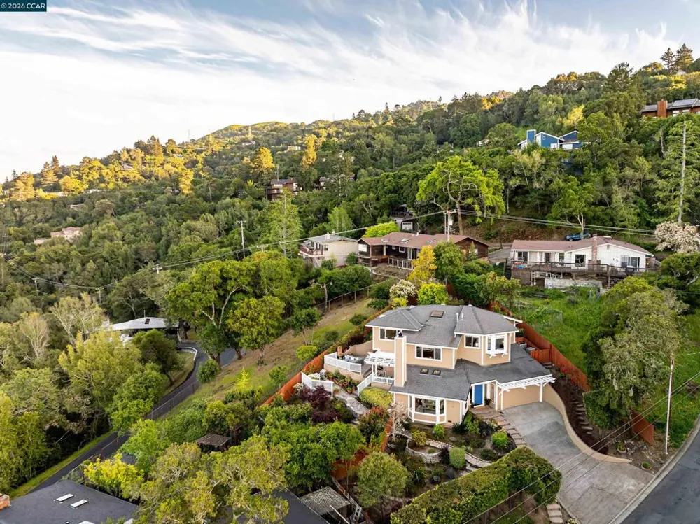 87 Claremont Ave Orinda, CA 94563