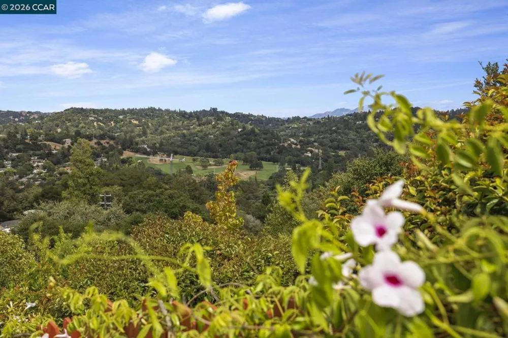 87 Claremont Ave Orinda, CA 94563