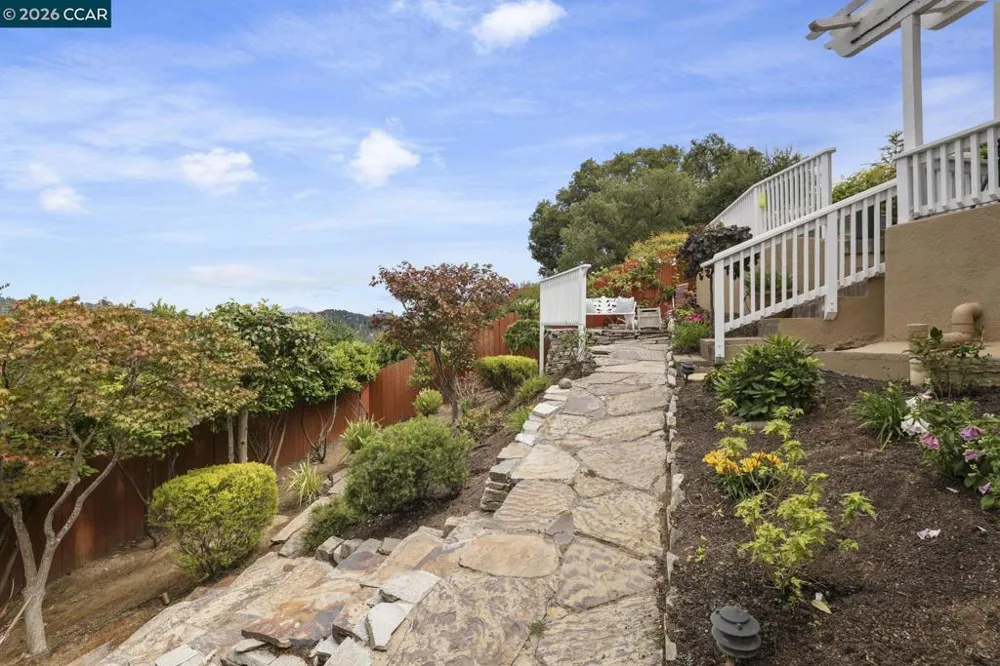 87 Claremont Ave Orinda, CA 94563
