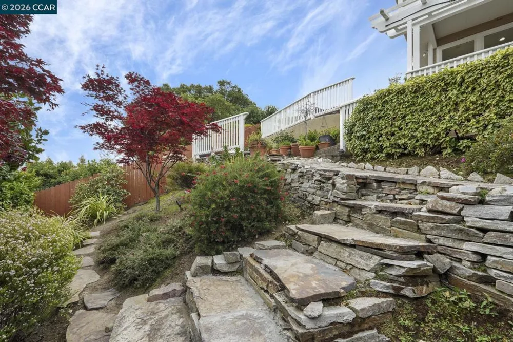 87 Claremont Ave Orinda, CA 94563