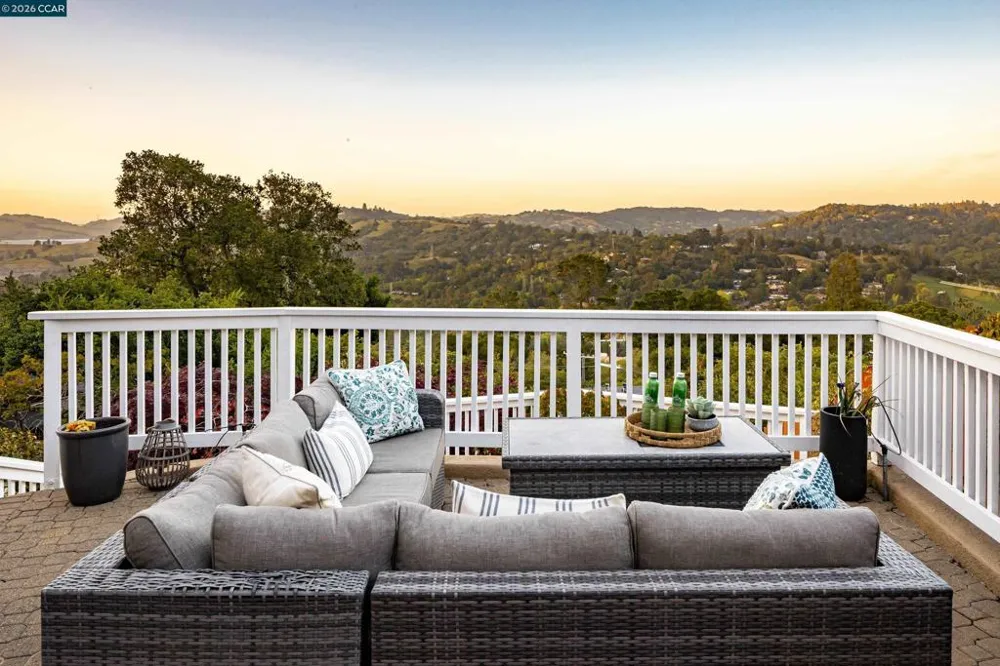 87 Claremont Ave Orinda, CA 94563