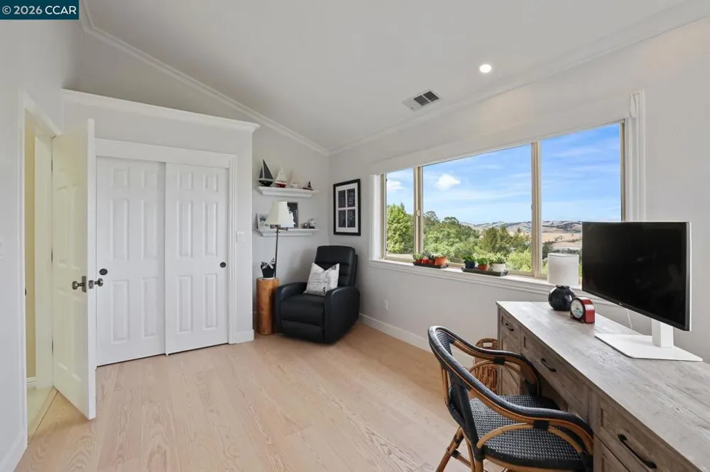 87 Claremont Ave Orinda, CA 94563
