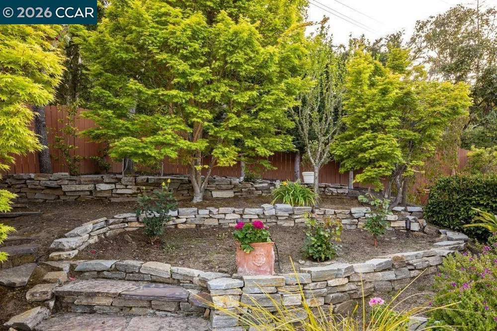 87 Claremont Ave Orinda, CA 94563