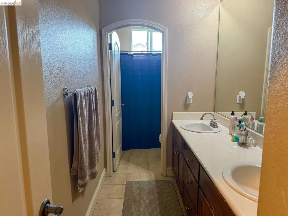 4033 Hopkins Ln Modesto, CA 95356