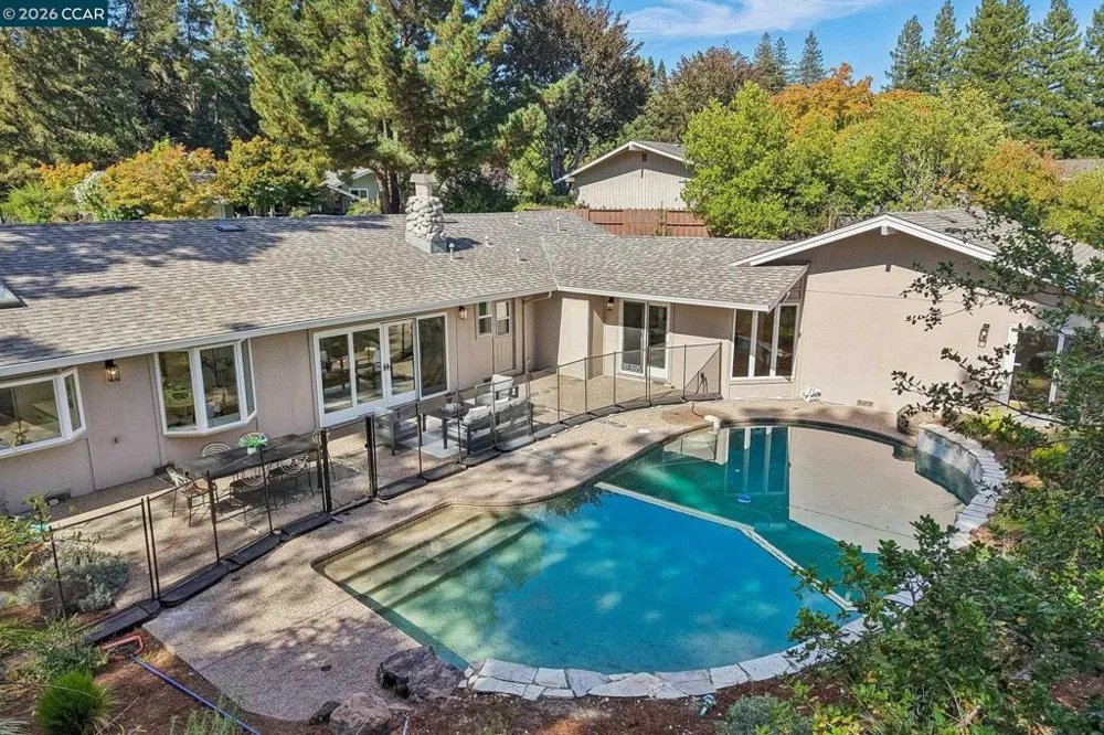 445 Kingsford Dr Moraga, CA 94556