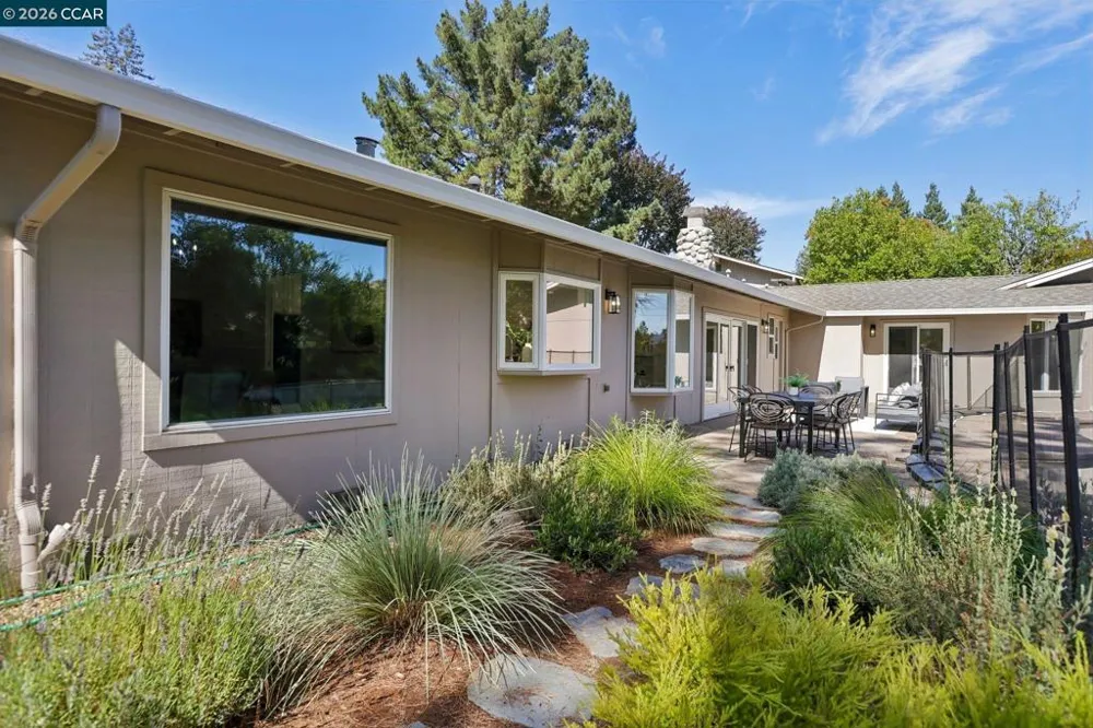 445 Kingsford Dr Moraga, CA 94556