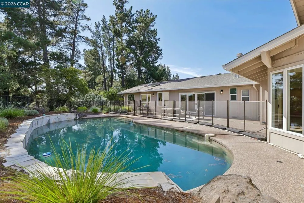 445 Kingsford Dr Moraga, CA 94556