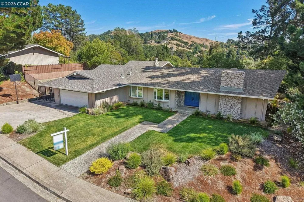 445 Kingsford Dr Moraga, CA 94556