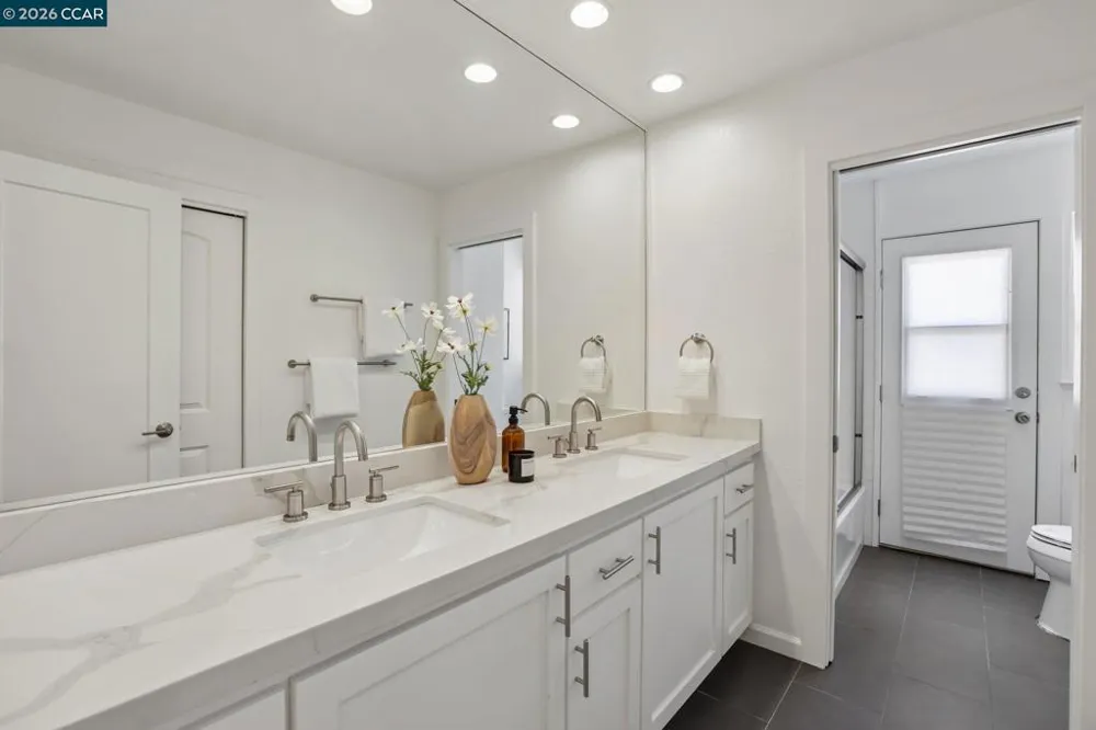 445 Kingsford Dr Moraga, CA 94556