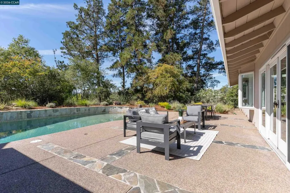 445 Kingsford Dr Moraga, CA 94556