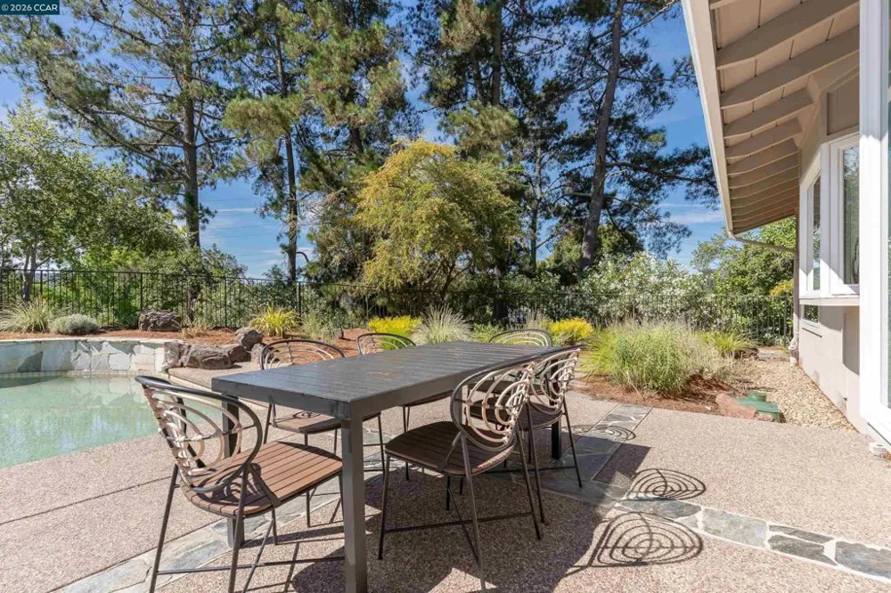 445 Kingsford Dr Moraga, CA 94556