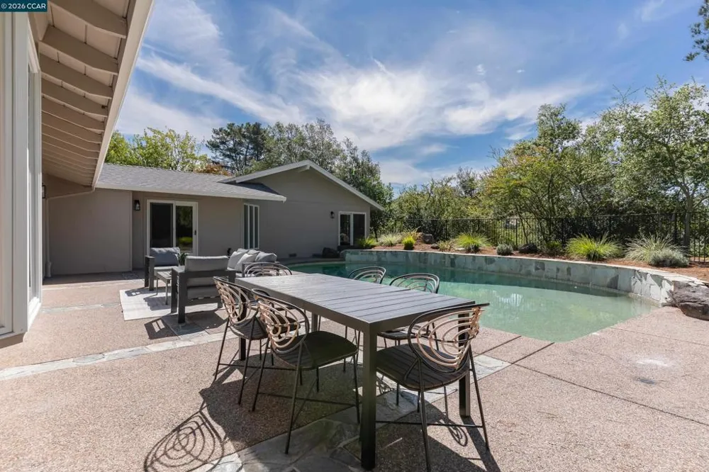 445 Kingsford Dr Moraga, CA 94556