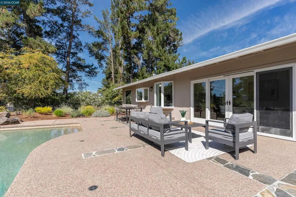445 Kingsford Dr Moraga, CA 94556