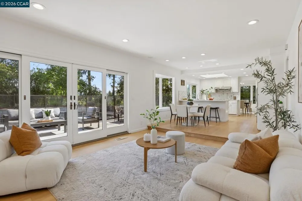 445 Kingsford Dr Moraga, CA 94556