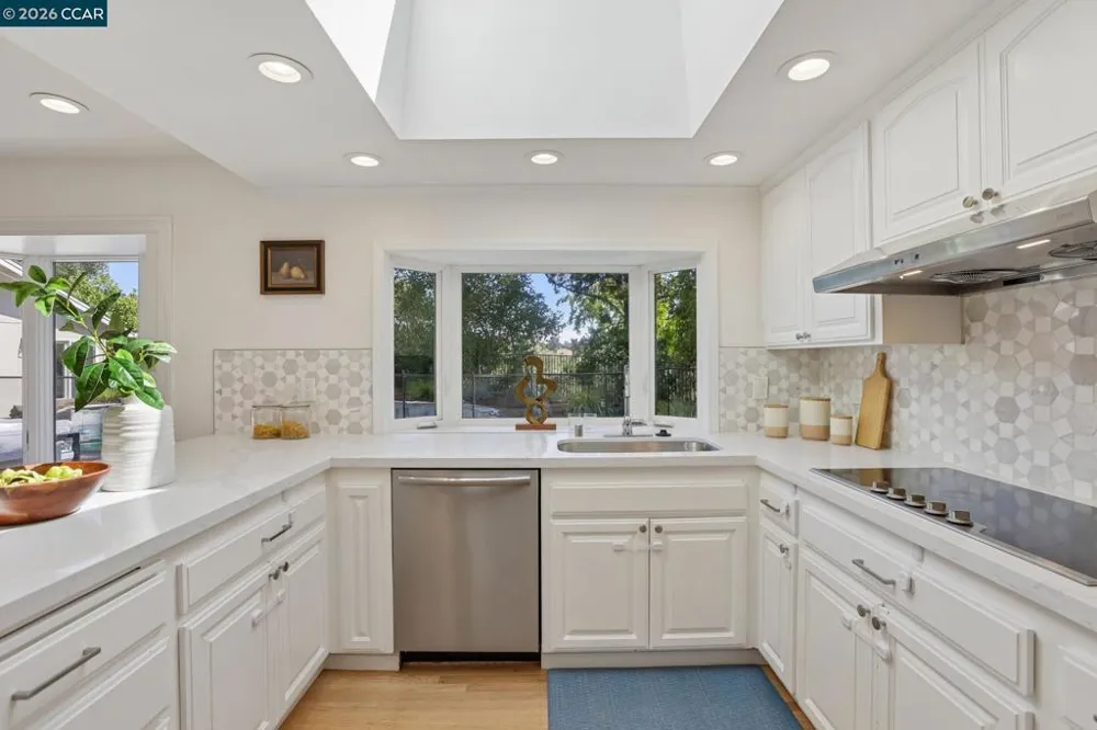 445 Kingsford Dr Moraga, CA 94556