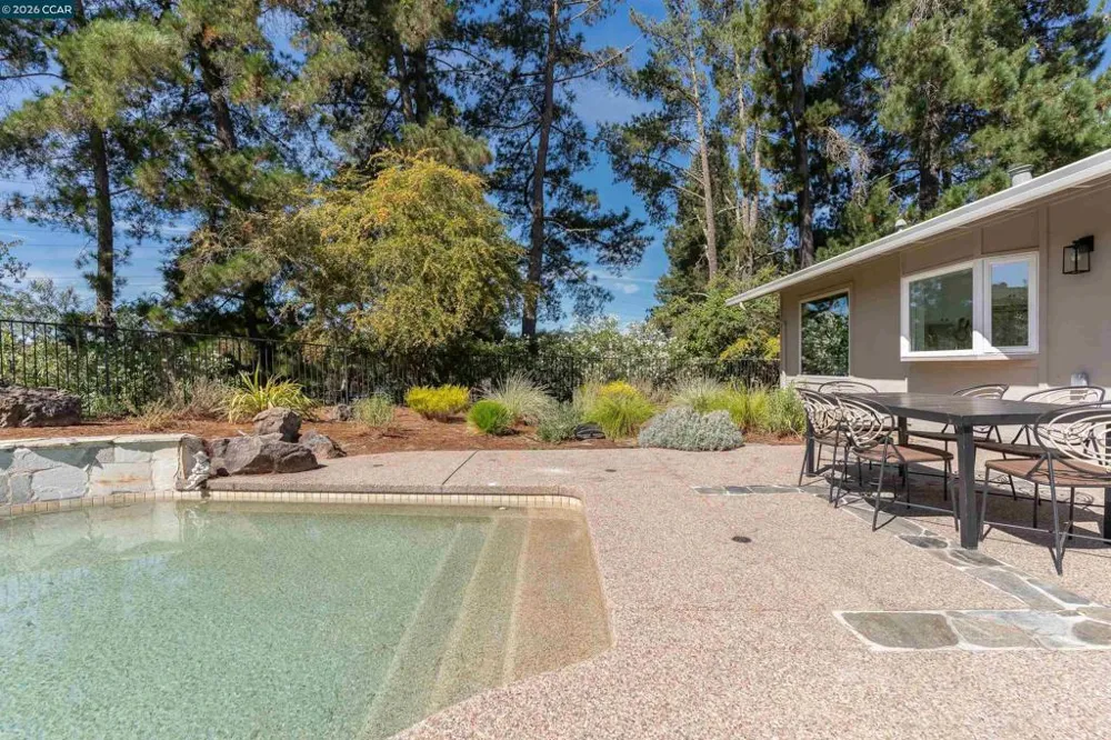 445 Kingsford Dr Moraga, CA 94556