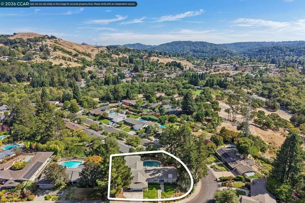 445 Kingsford Dr Moraga, CA 94556