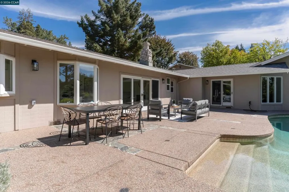 445 Kingsford Dr Moraga, CA 94556