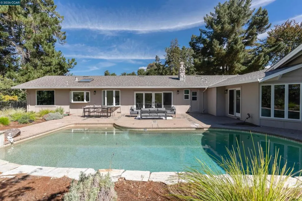 445 Kingsford Dr Moraga, CA 94556